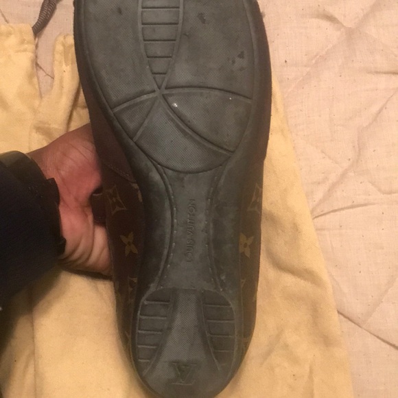 I’m selling my 2011 Louis Vuitton shoes - Picture 7 of 8